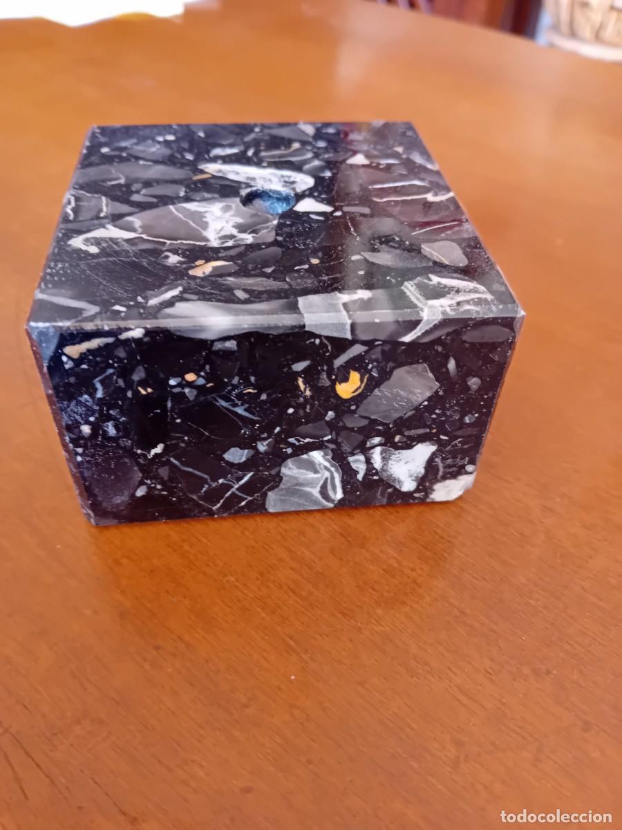 Antig&uuml;edades: Peana negra de m&aacute;rmol veteado - Foto 1