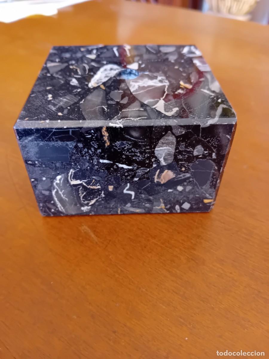 Antig&uuml;edades: Peana negra de m&aacute;rmol veteado - Foto 2