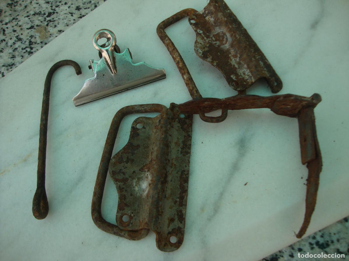 Antig&uuml;edades: asas para arcon - Foto 1