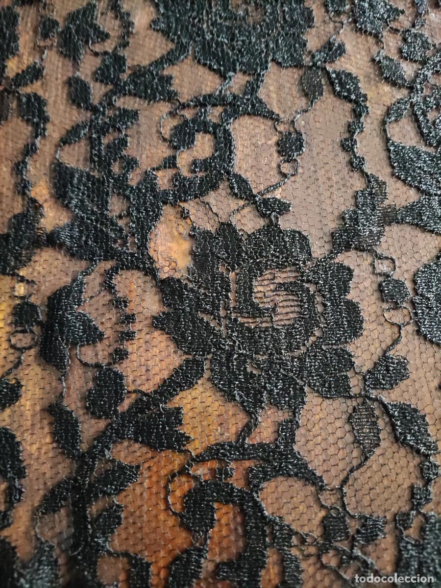 Antig&uuml;edades: MANTILLA DE ENCAJE Y PEINETA - Foto 3