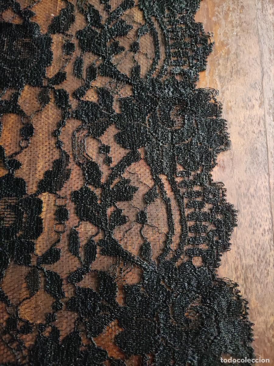 Antig&uuml;edades: MANTILLA DE ENCAJE Y PEINETA - Foto 4