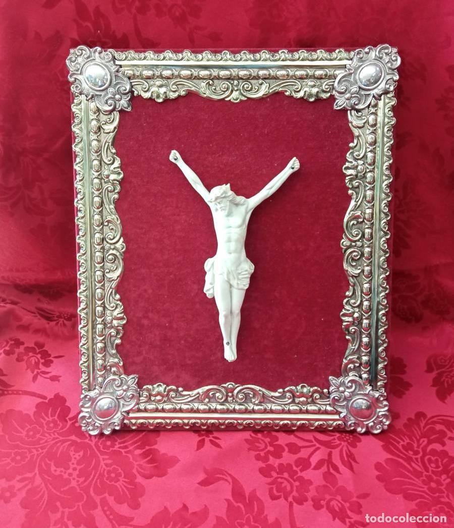 Antig&uuml;edades: Cristo crucificado en porcelana biscuit - Foto 1