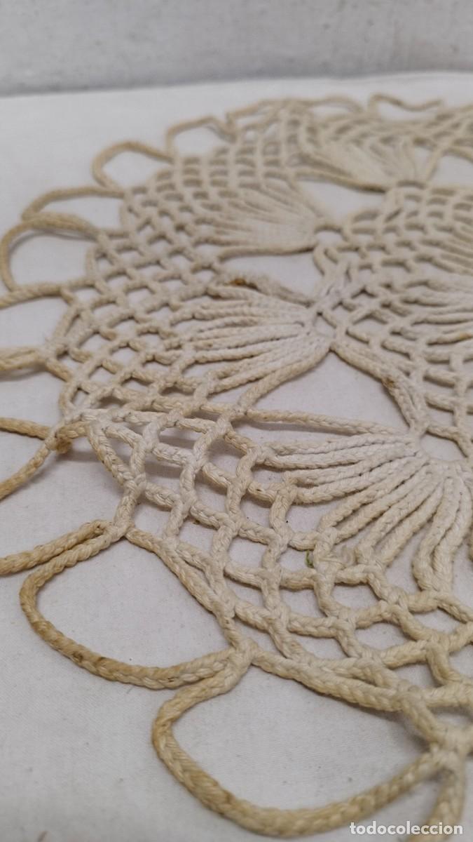 Antig&uuml;edades: Antiguo centro de mesa o tapete,de macram&eacute; - Foto 2