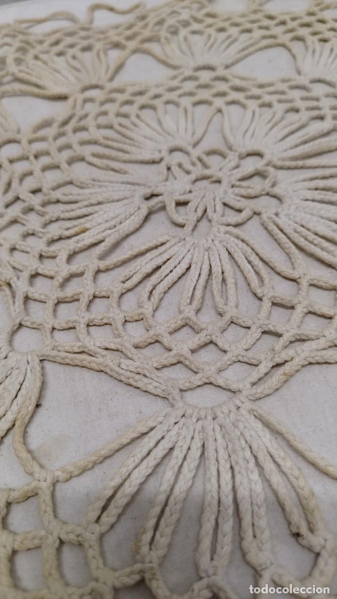 Antig&uuml;edades: Antiguo centro de mesa o tapete,de macram&eacute; - Foto 3