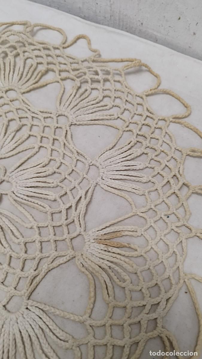 Antig&uuml;edades: Antiguo centro de mesa o tapete,de macram&eacute; - Foto 5