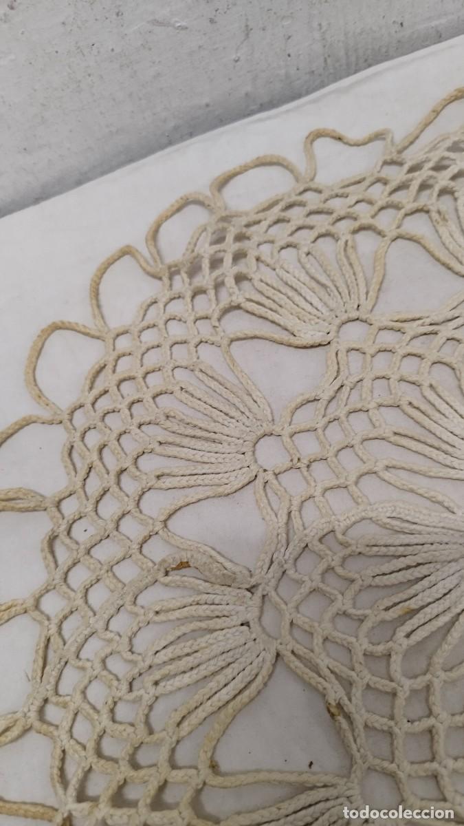 Antig&uuml;edades: Antiguo centro de mesa o tapete,de macram&eacute; - Foto 6