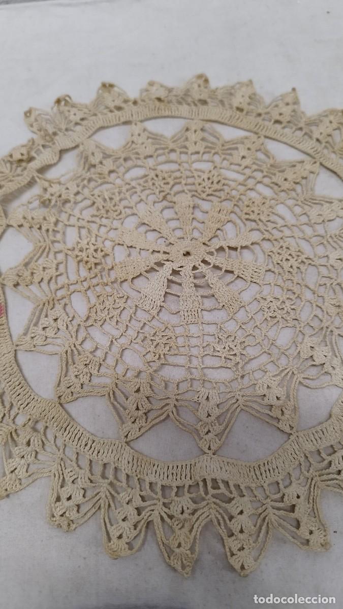 Antig&uuml;edades: Antiguo centro de mesa o tapete,de crochet - Foto 3