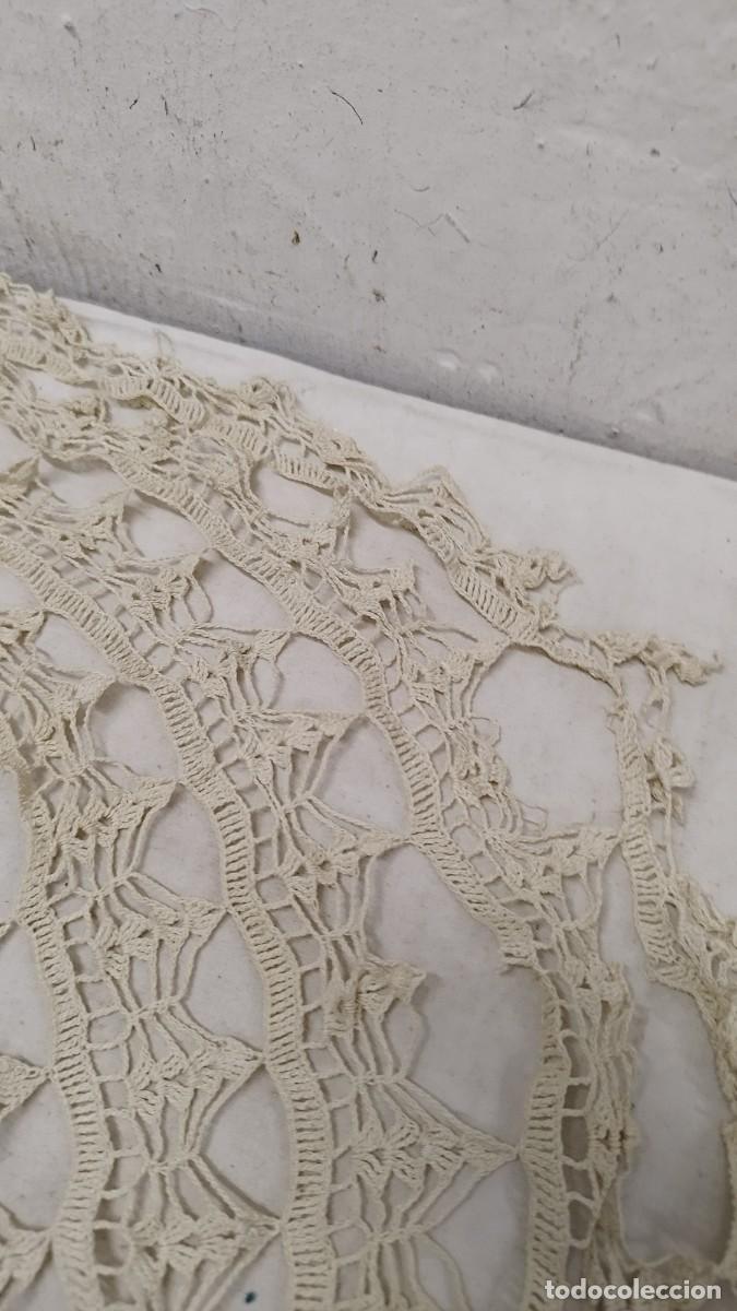 Antig&uuml;edades: Antiguo centro de mesa o tapete,de crochet - Foto 6