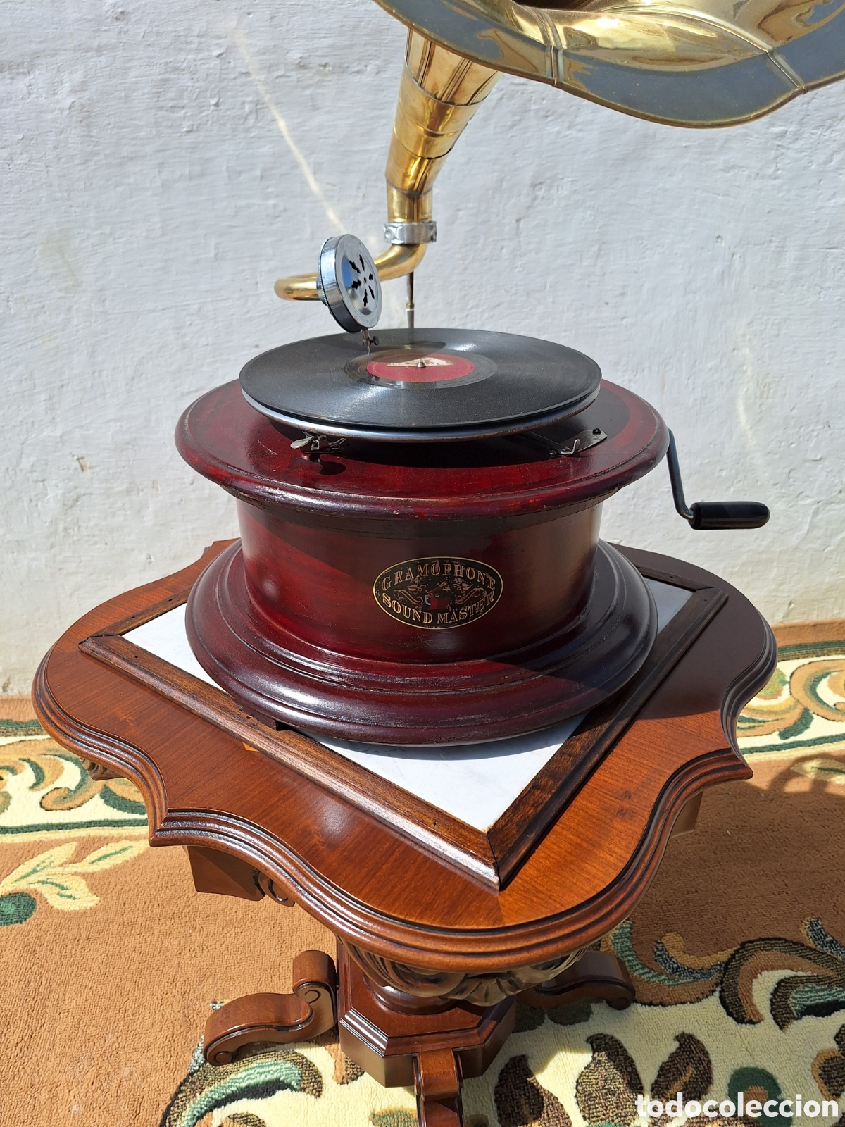 Antig&uuml;edades: Conjunto de velador y Gramola - Foto 2