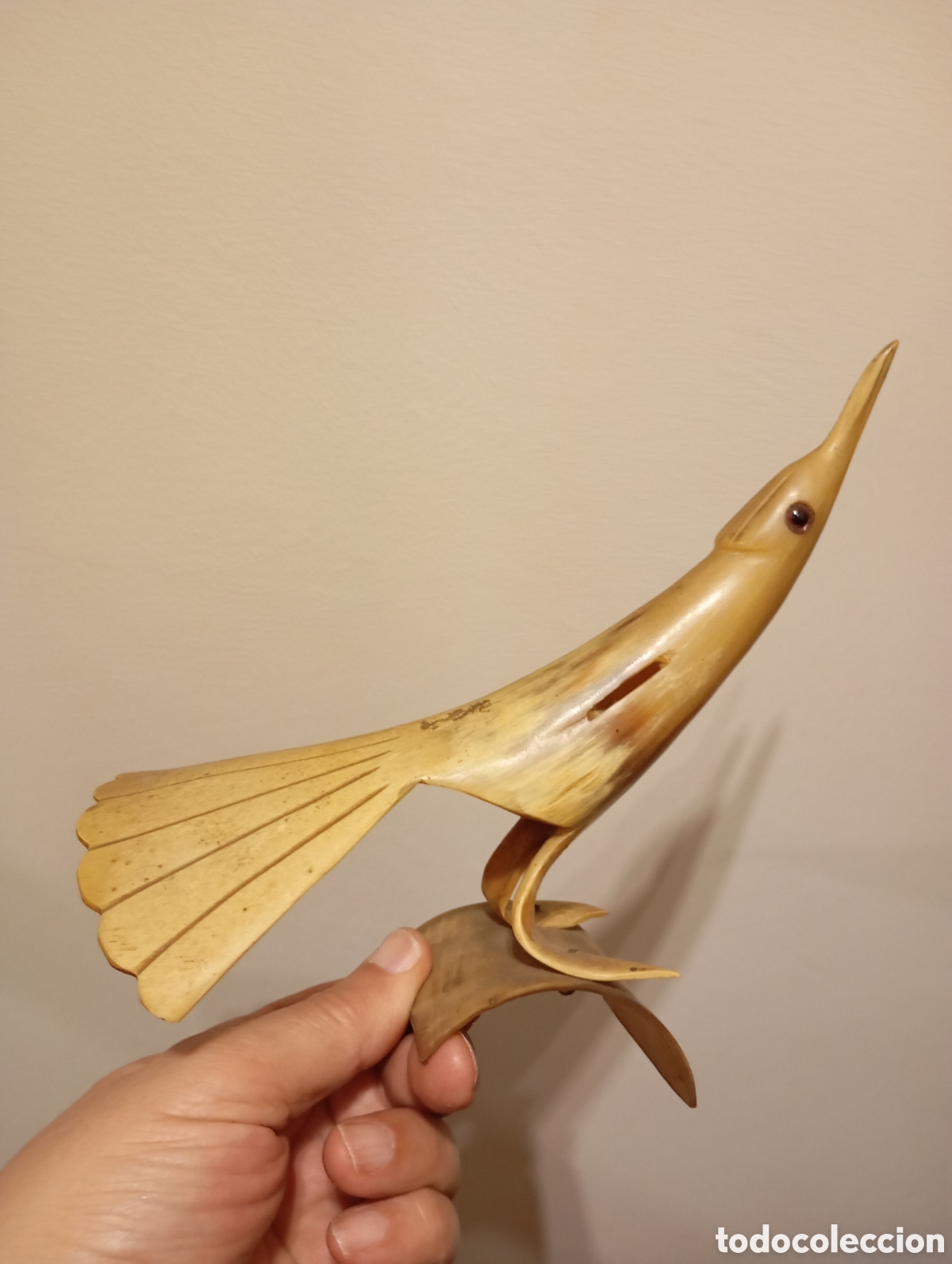 Antiguidades: Arte popular pastoril cuerno asta p&aacute;jaro tallado a mano decorativo