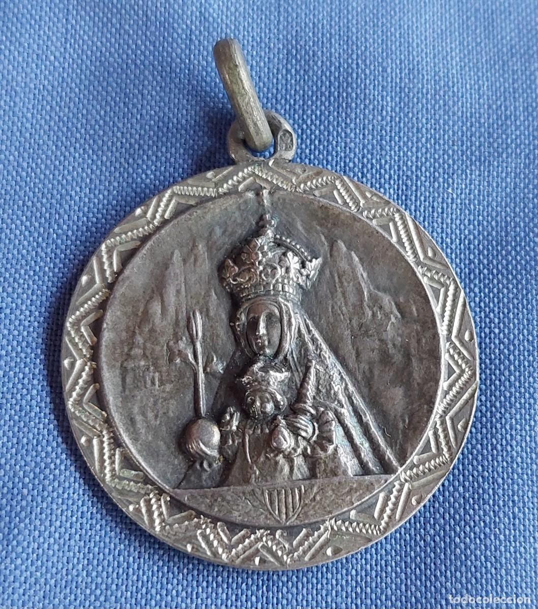 Antig&uuml;edades: Medalla plata Montserrat y Cristo - Foto 1