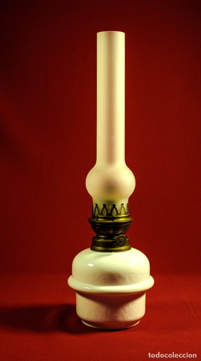 Antig&uuml;edades: Antiguo Quinque de Opalina y cristal mate - Foto 4