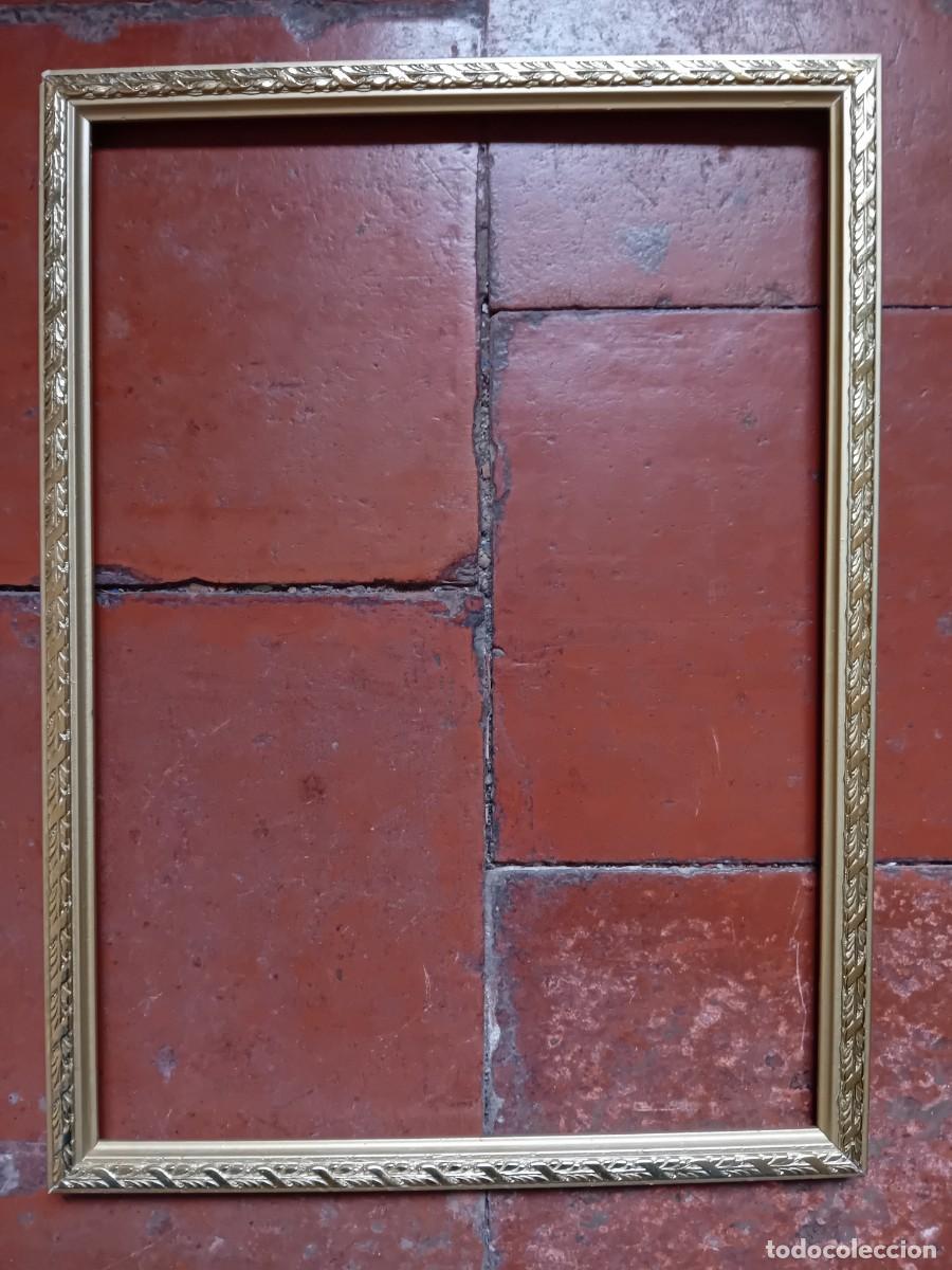 Antig&uuml;edades: Marco dorado con greca en relieve d&eacute;cada de los 70 - Foto 1