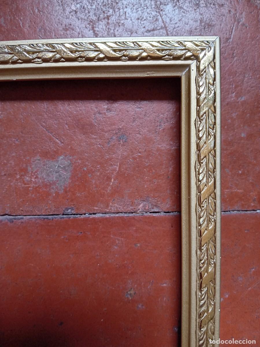 Antig&uuml;edades: Marco dorado con greca en relieve d&eacute;cada de los 70 - Foto 2