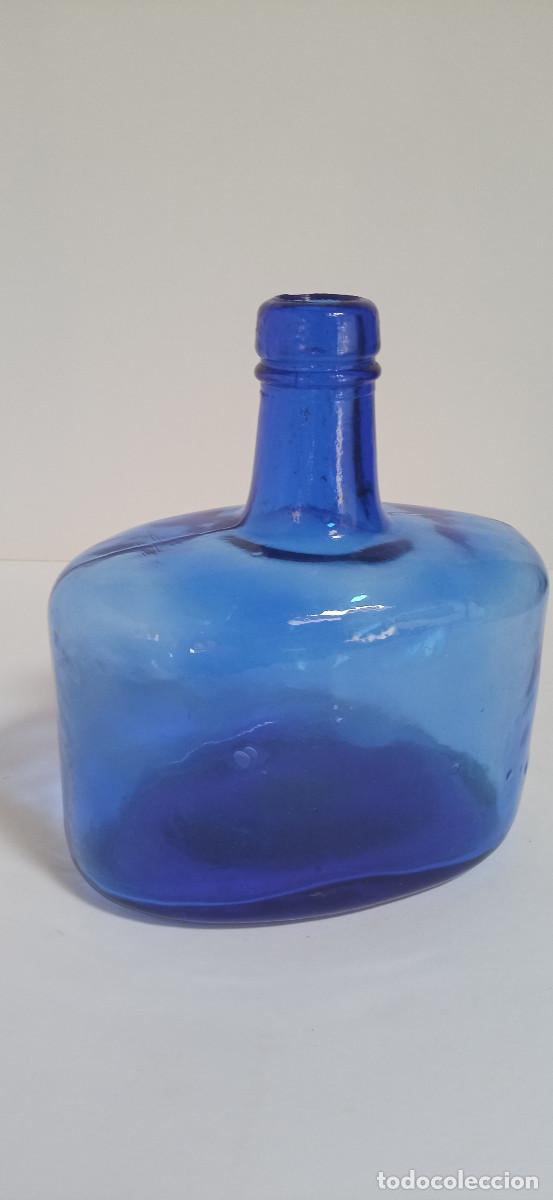 Antig&uuml;edades: Botella Cristal Azul - Foto 1