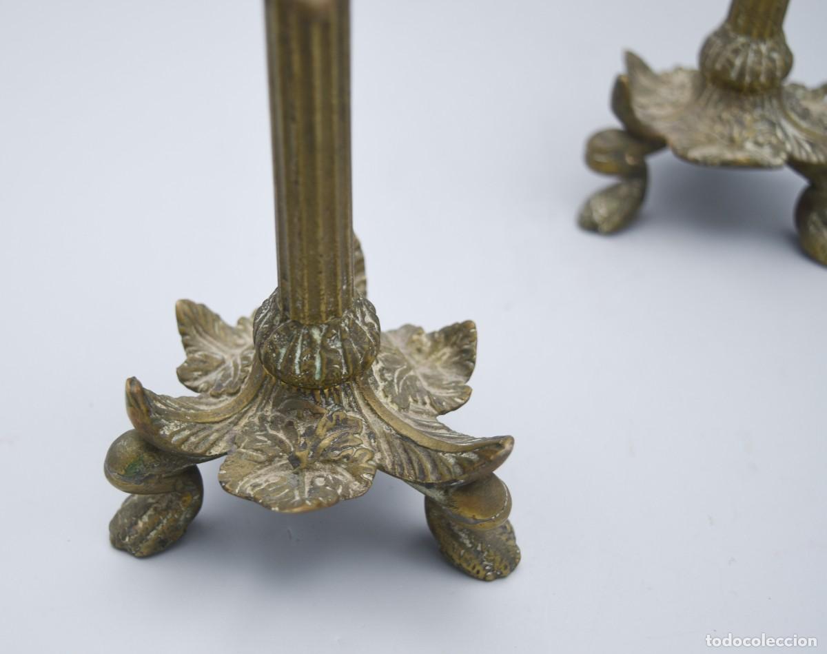 Antig&uuml;edades: Candeleros antiguos de bronce - Foto 6