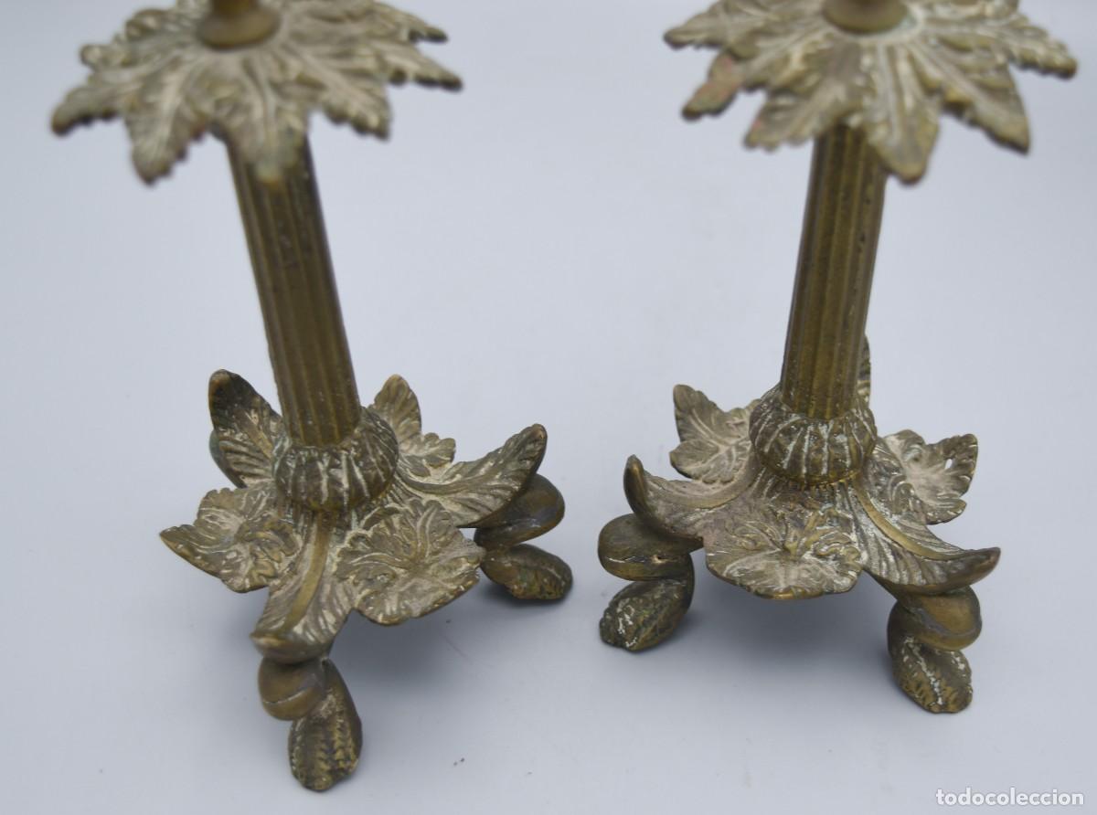 Antig&uuml;edades: Candeleros antiguos de bronce - Foto 7