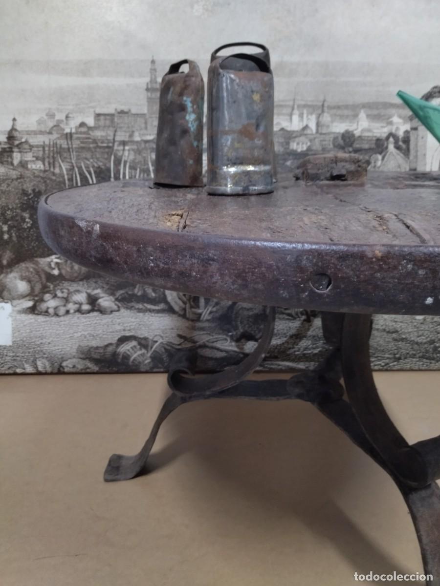Antig&uuml;edades: Mesa de rueda de carro y forja de hierro - Foto 4
