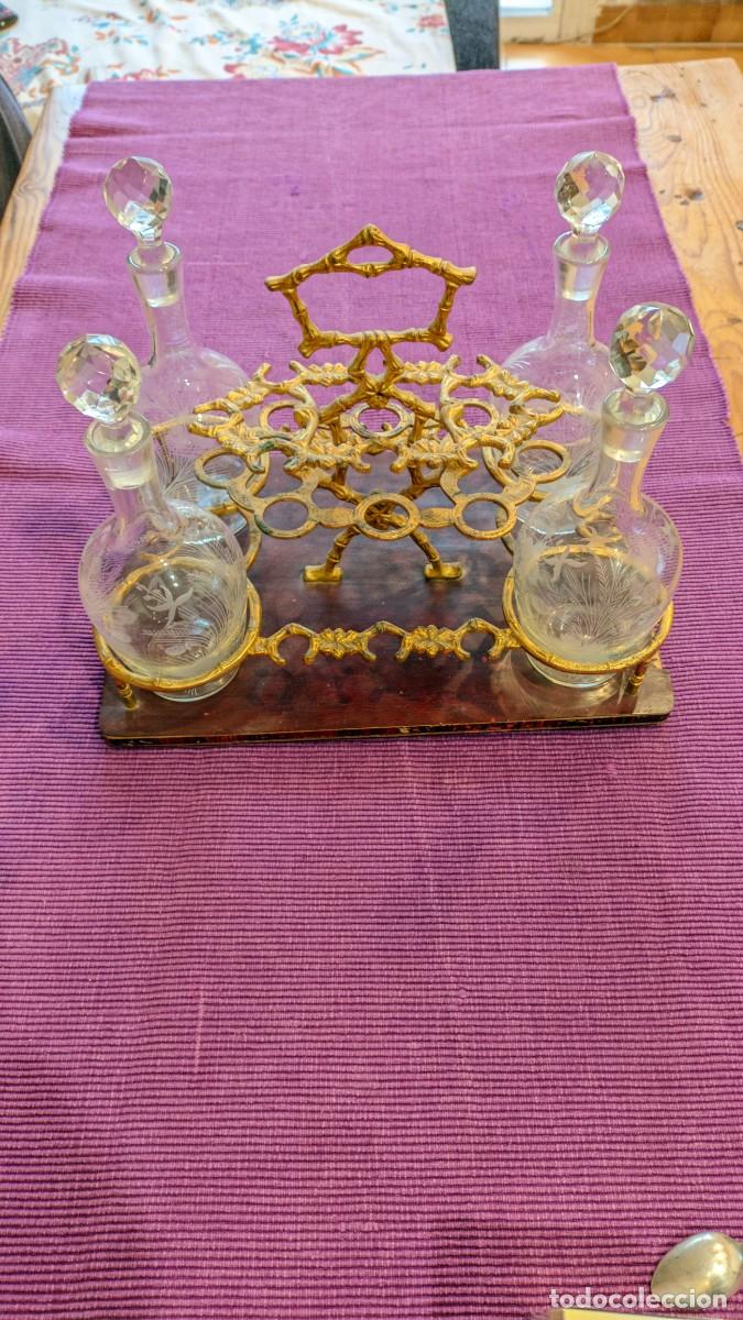 Antig&uuml;edades: INTERIOR DE LICOLERERA CON 4 BOTELLAS - Foto 1