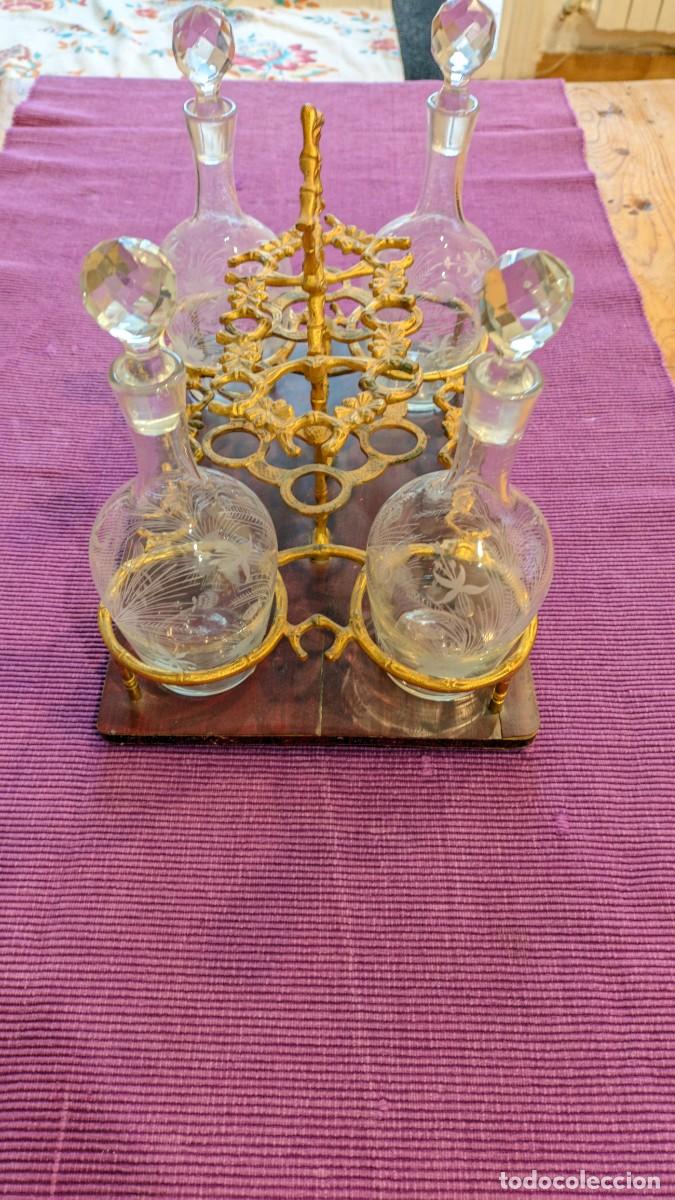 Antig&uuml;edades: INTERIOR DE LICOLERERA CON 4 BOTELLAS - Foto 2