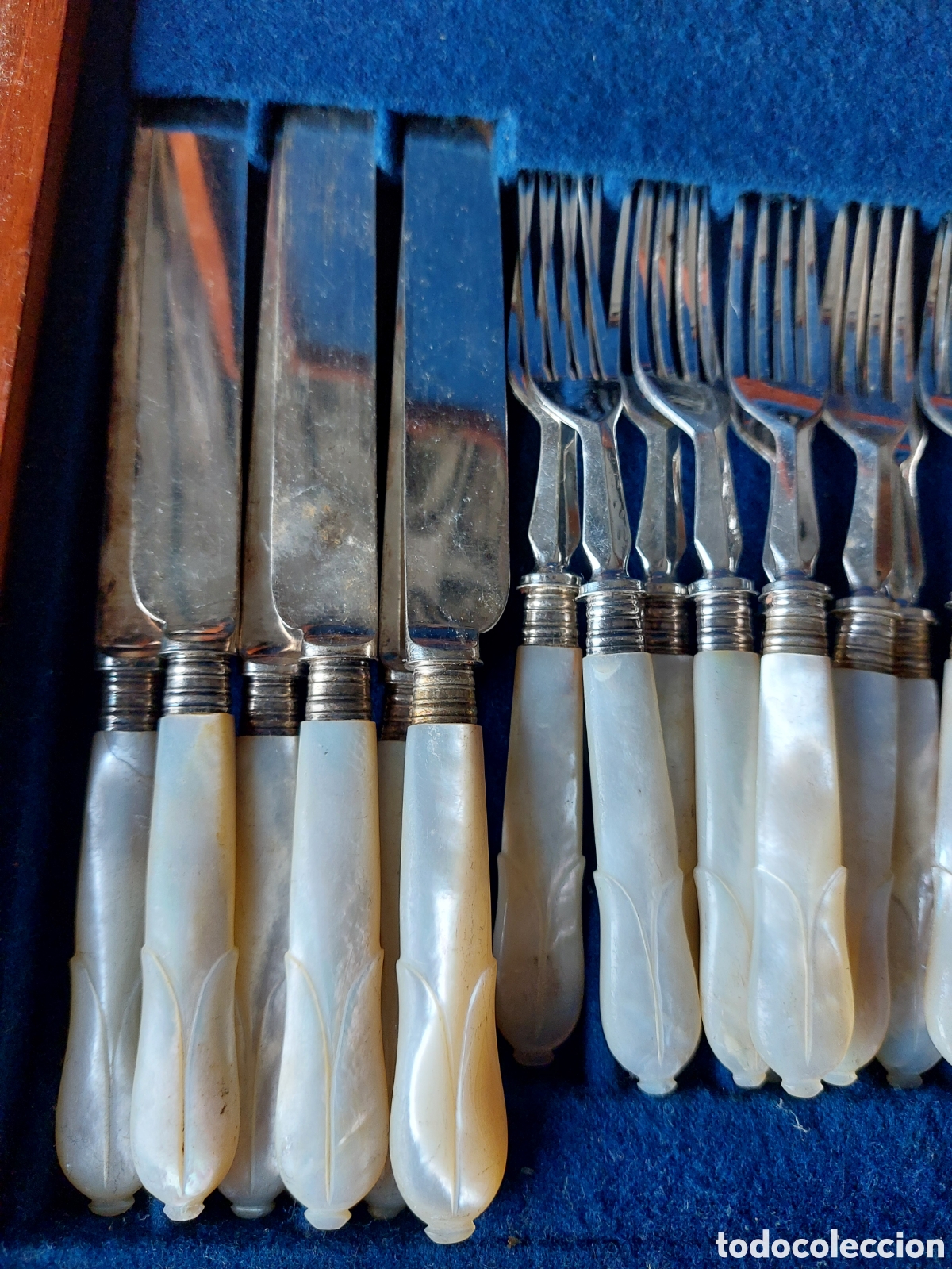 Antig&uuml;edades: Estuche de cubiertos nacarados - Foto 2