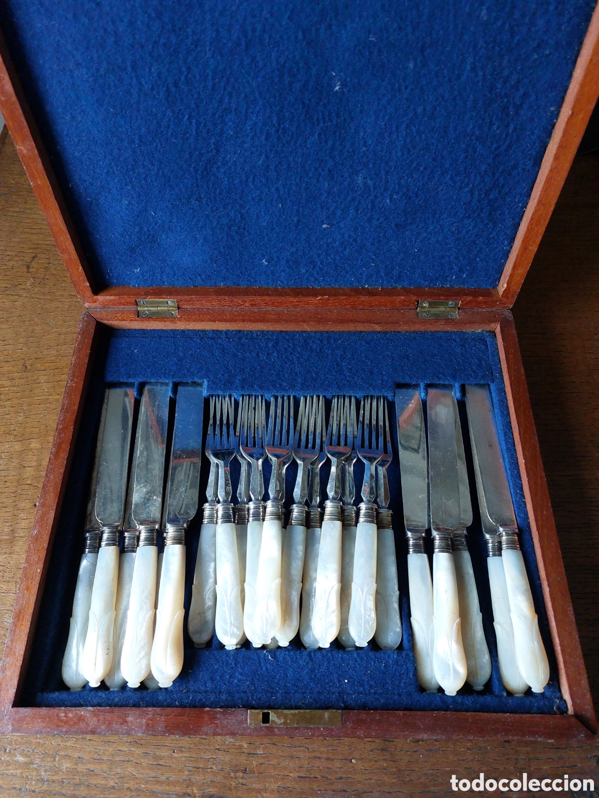 Antig&uuml;edades: Estuche de cubiertos nacarados - Foto 1