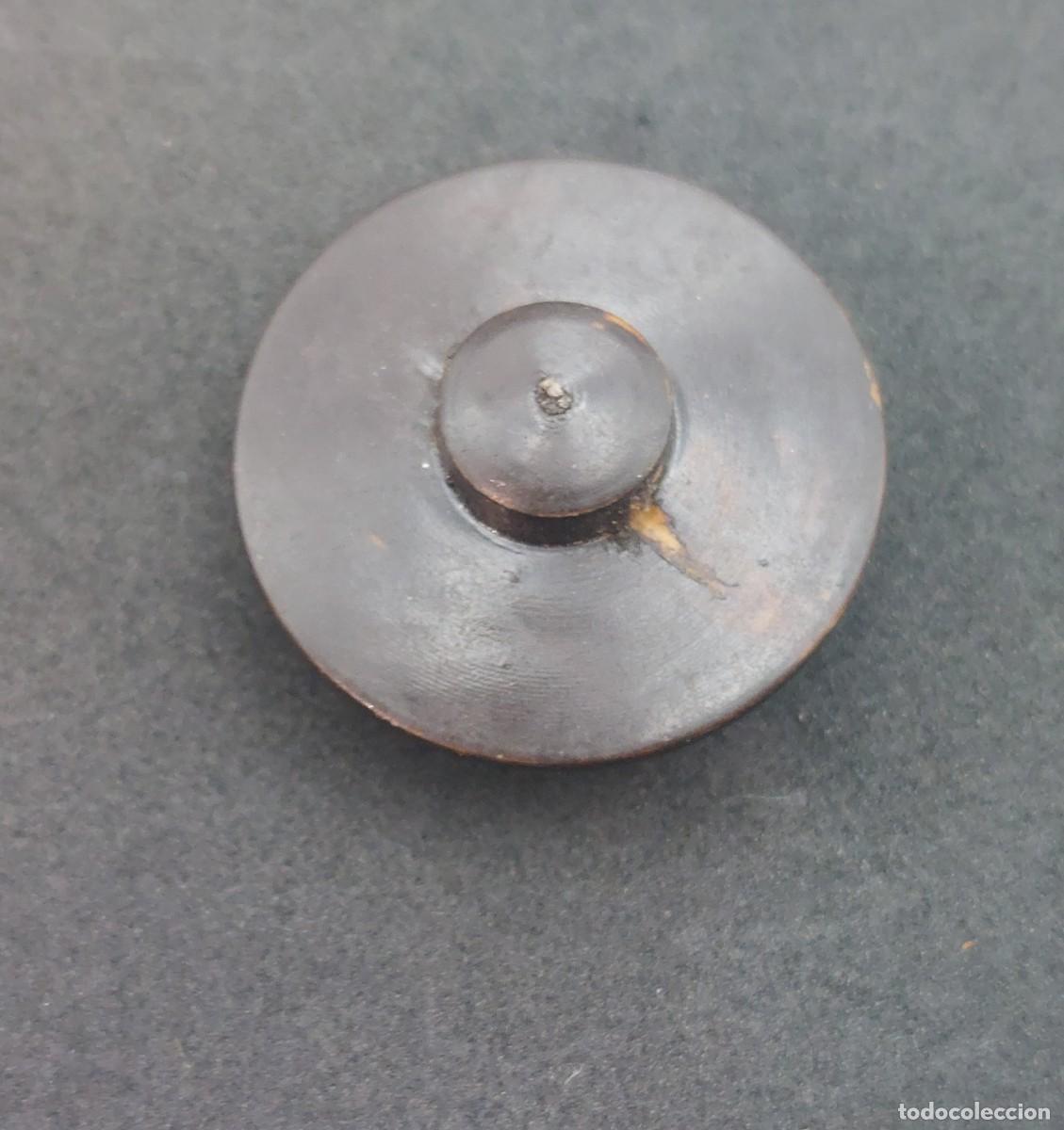Antig&uuml;edades: BOT&Oacute;N DE MADERA PINTADO A MANO 23 mm - Foto 2