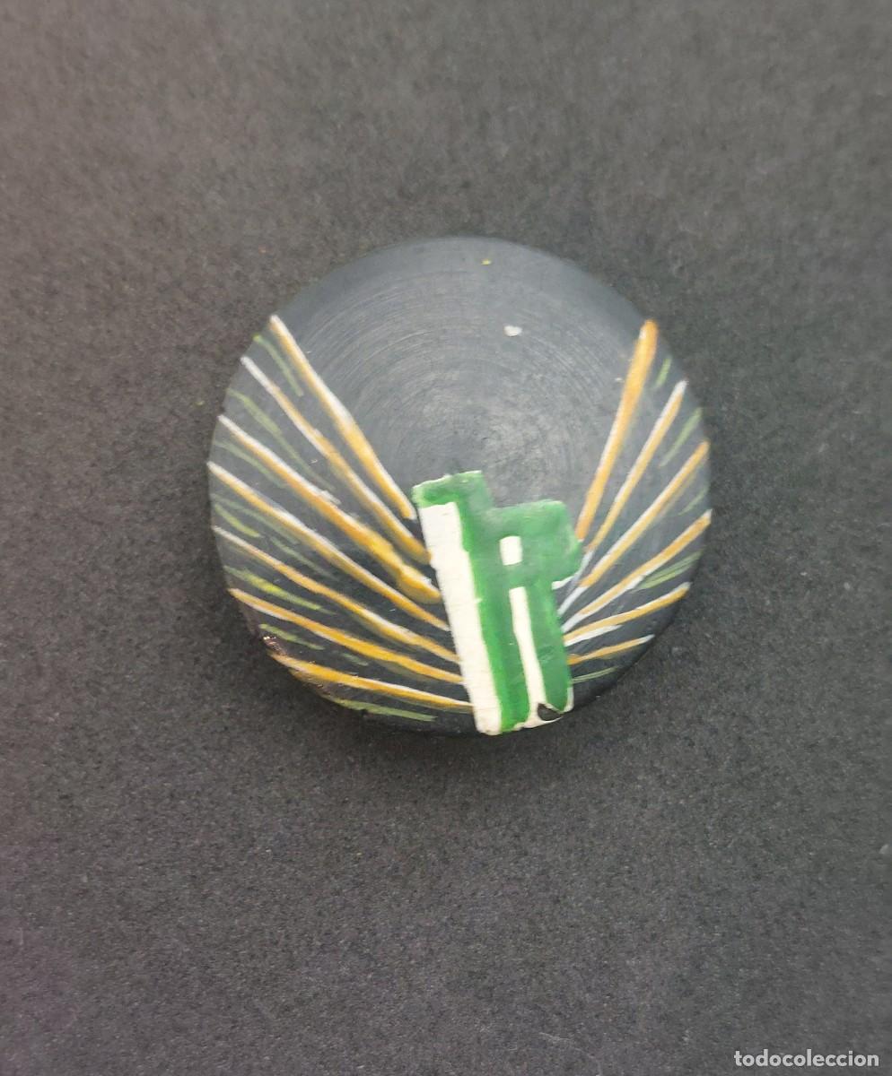 Antig&uuml;edades: BOT&Oacute;N DE MADERA PINTADO A MANO 23 mm - Foto 1