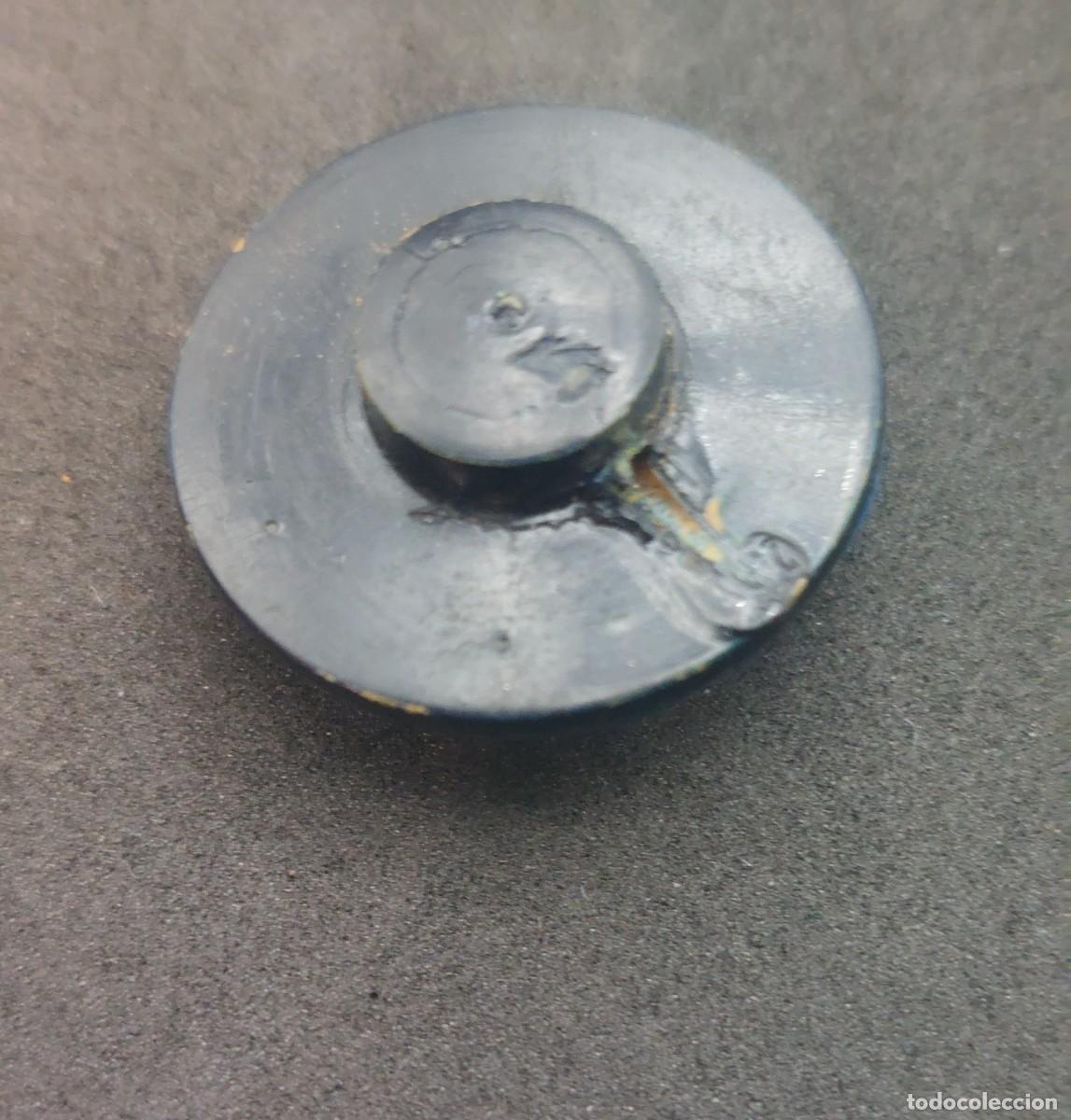 Antig&uuml;edades: BOT&Oacute;N DE MADERA PINTADO A MANO 23 mm - Foto 2