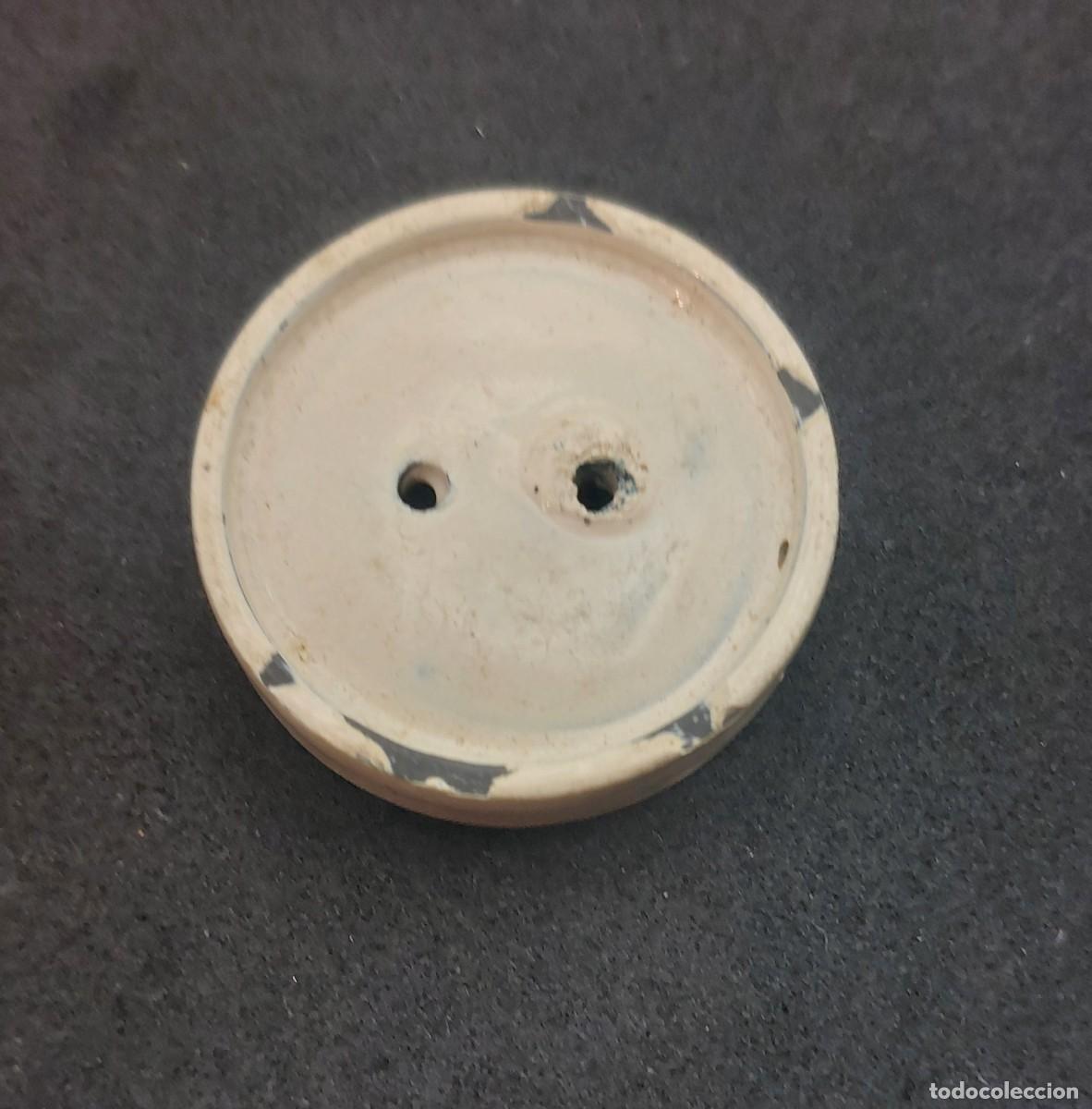 Antig&uuml;edades: BOT&Oacute;N DE MADERA PINTADO A MANO 28 mm - Foto 2