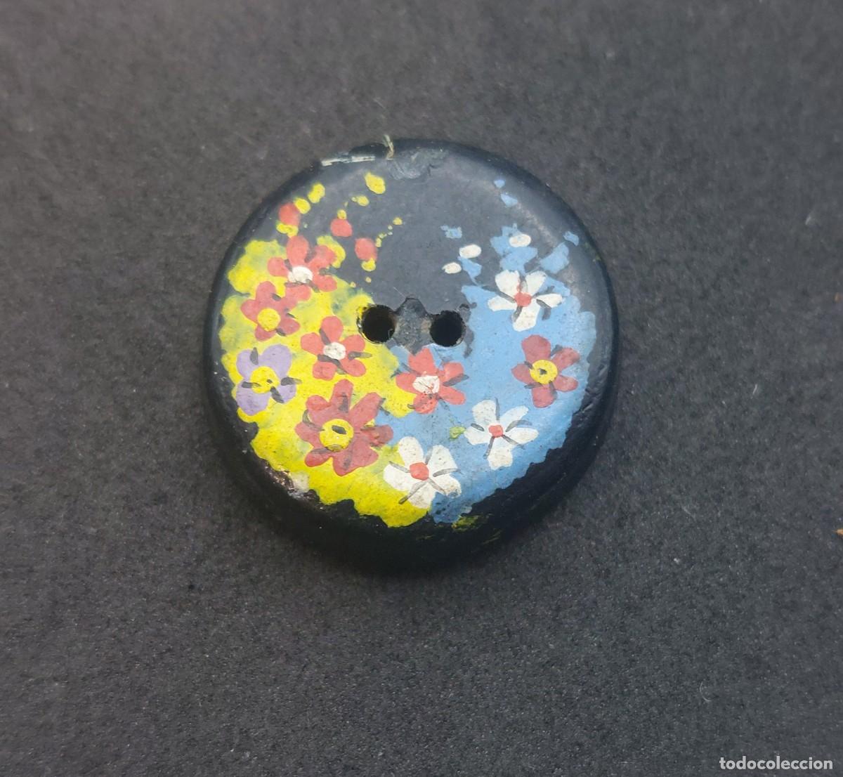 Antig&uuml;edades: BOT&Oacute;N DE MADERA PINTADO A MANO 21 mm - Foto 1