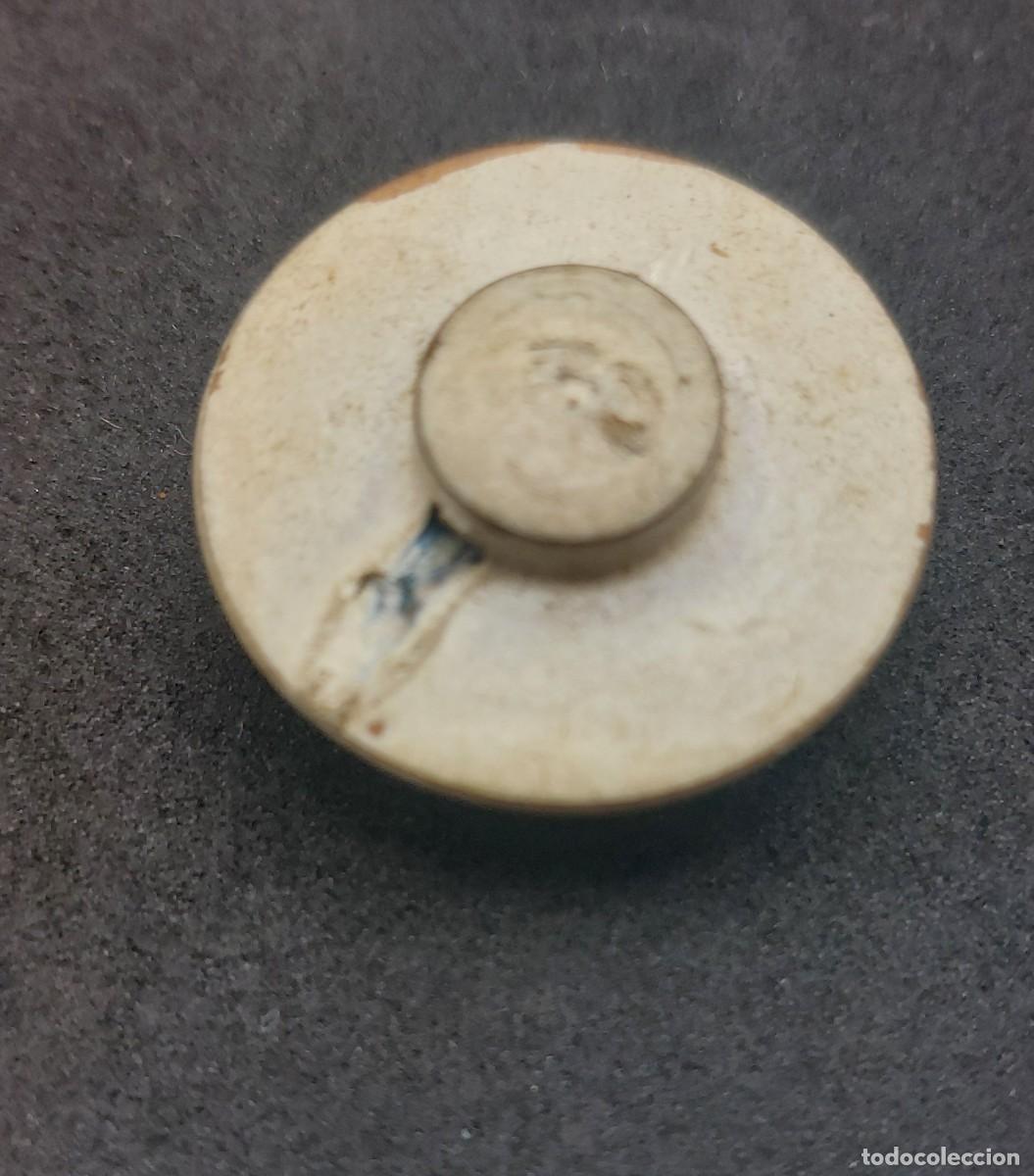 Antig&uuml;edades: BOT&Oacute;N DE MADERA PINTADO A MANO 23 mm - Foto 2