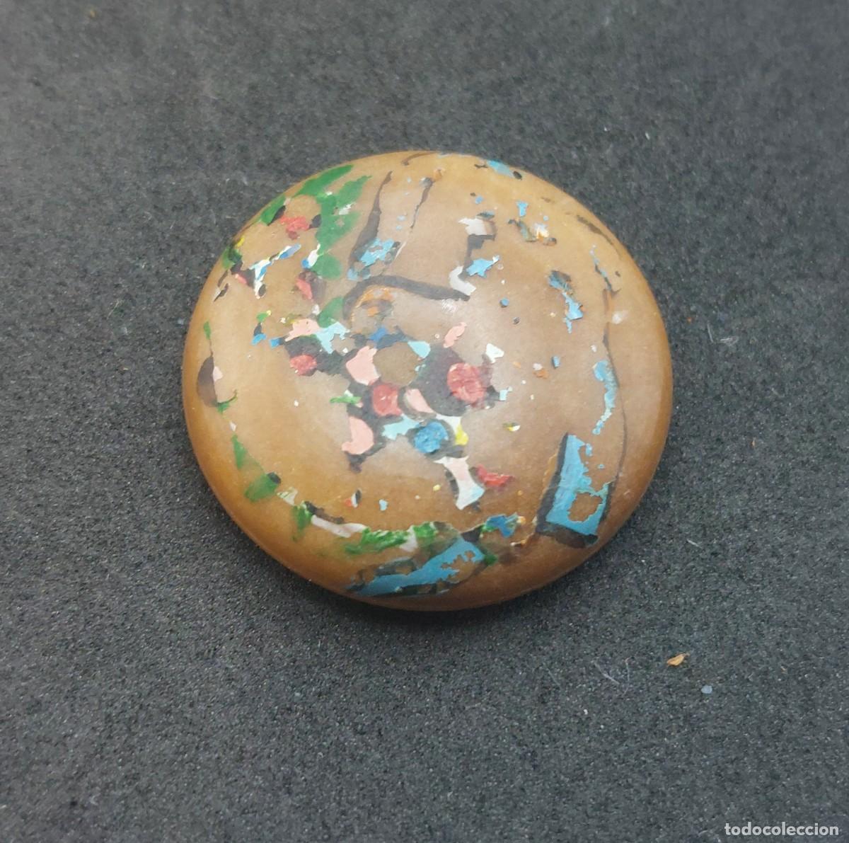 Antig&uuml;edades: BOT&Oacute;N DE MADERA PINTADO A MANO 23 mm - Foto 1