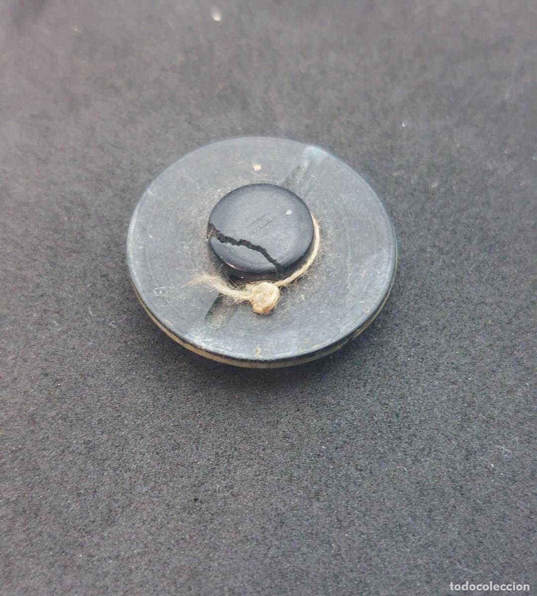 Antig&uuml;edades: BOT&Oacute;N DE MADERA PINTADO A MANO 22 mm - Foto 2