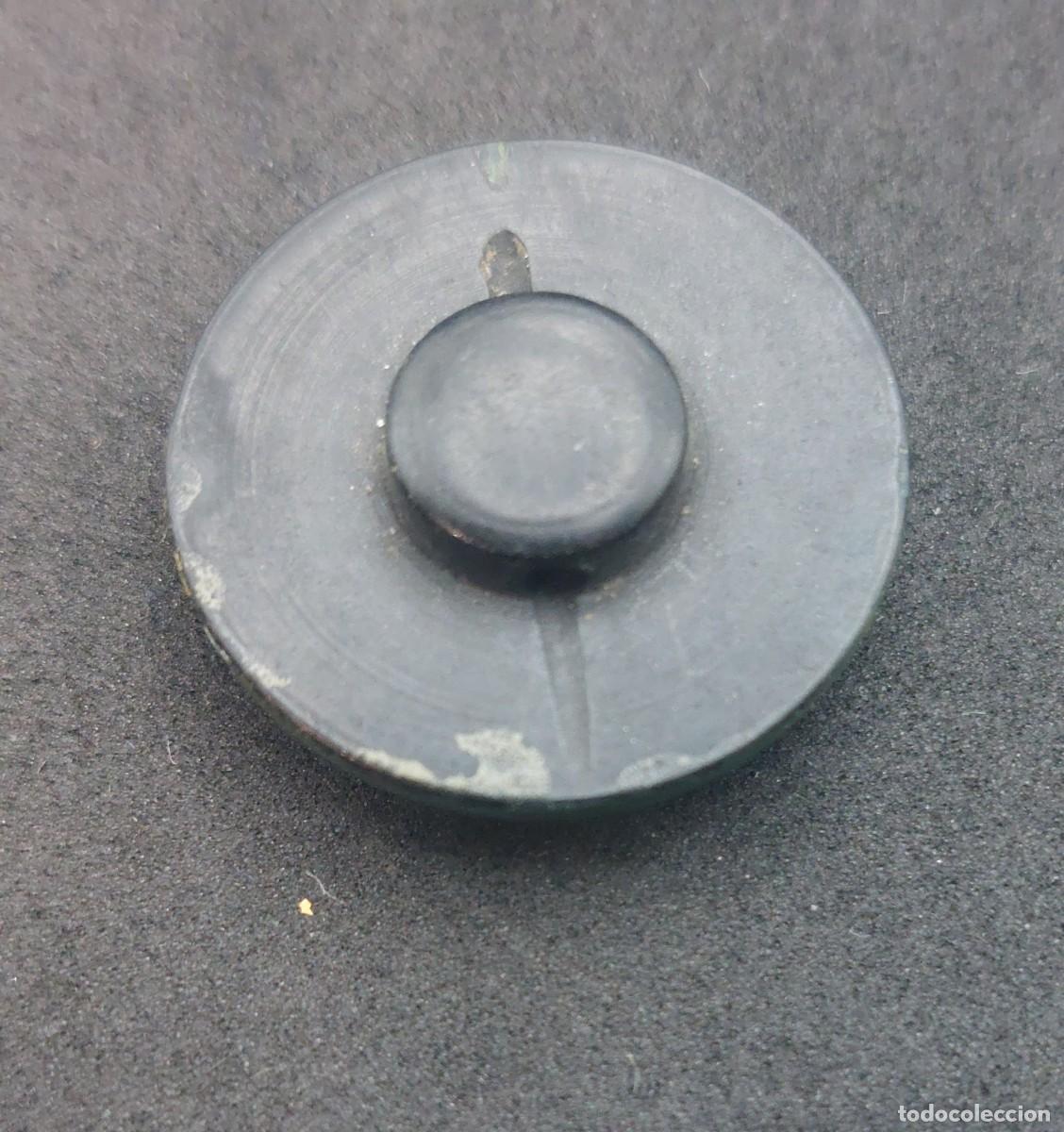 Antig&uuml;edades: BOT&Oacute;N DE MADERA PINTADO A MANO 22 mm - Foto 2
