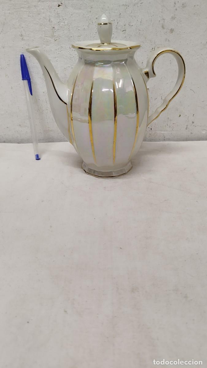 Antig&uuml;edades: Antigua cafetera de porcelana pintada - Foto 1