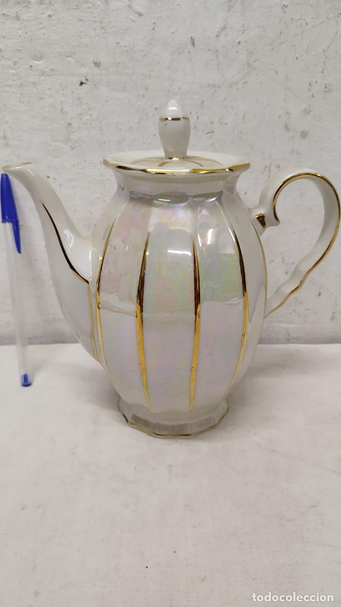 Antig&uuml;edades: Antigua cafetera de porcelana pintada - Foto 2