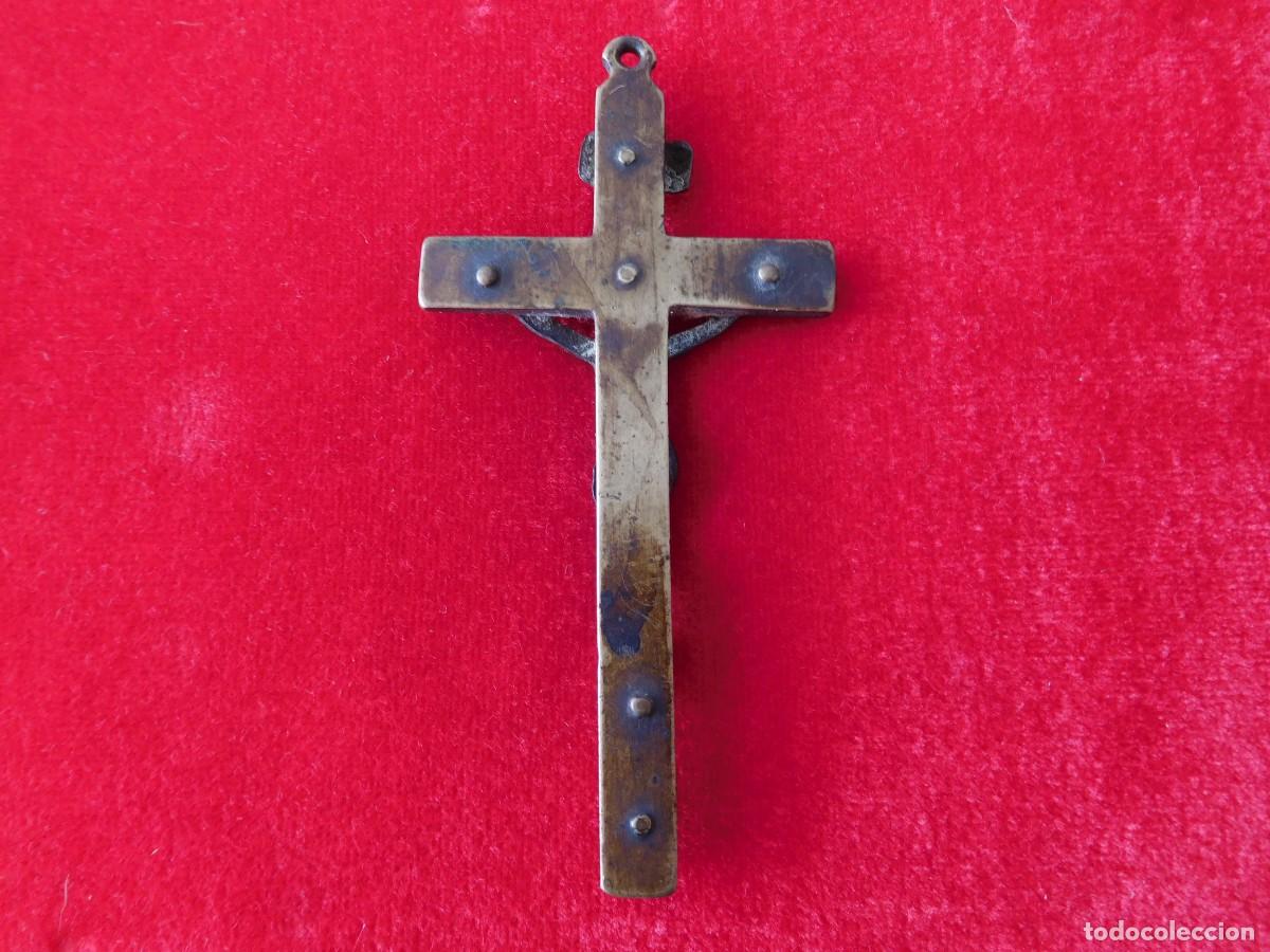 Antig&uuml;edades: Crucifijo antigua de bronce y madera - Foto 5