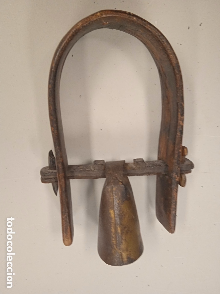 Antig&uuml;edades: Cencerro con collar - Foto 1