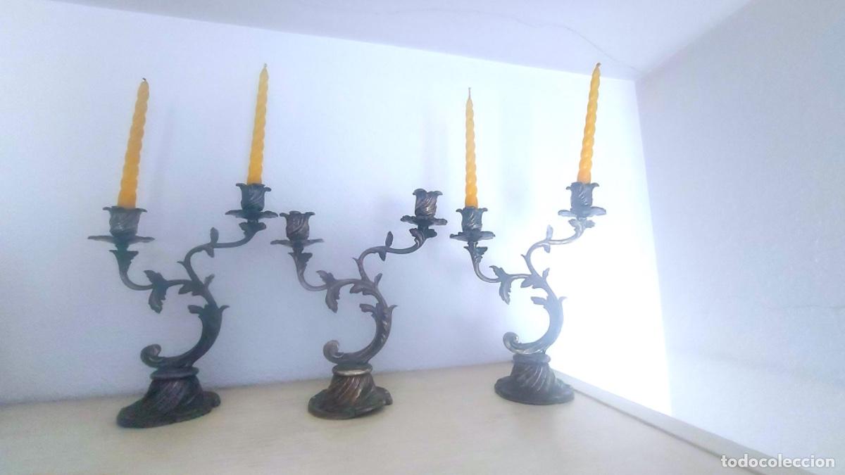 Antig&uuml;edades: Juego de 3 candelabros de metal - Foto 1