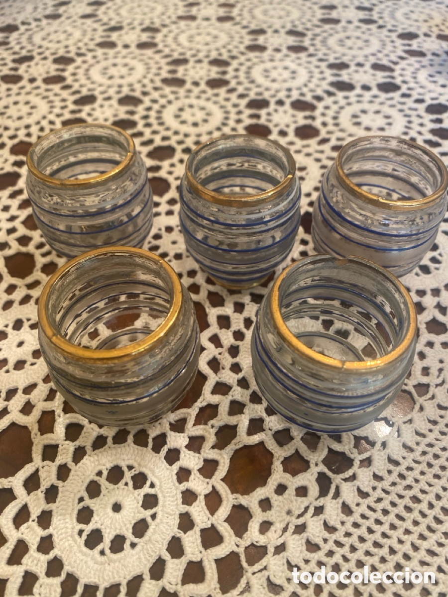 Antig&uuml;edades: 5 vasitos licor vintage - Foto 1