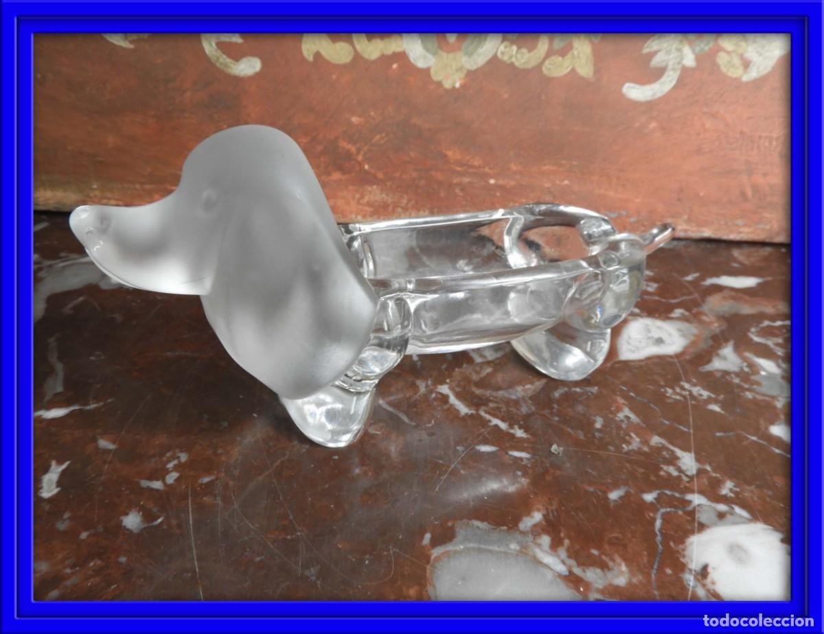 Antig&uuml;edades: CENICERO DE CRISTAL CON FORMA DE PERRO SALCHICHA - Foto 1