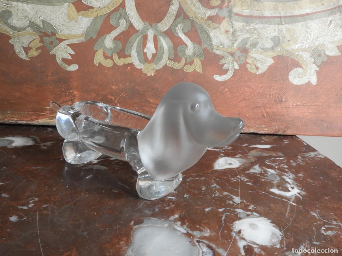 Antig&uuml;edades: CENICERO DE CRISTAL CON FORMA DE PERRO SALCHICHA - Foto 3