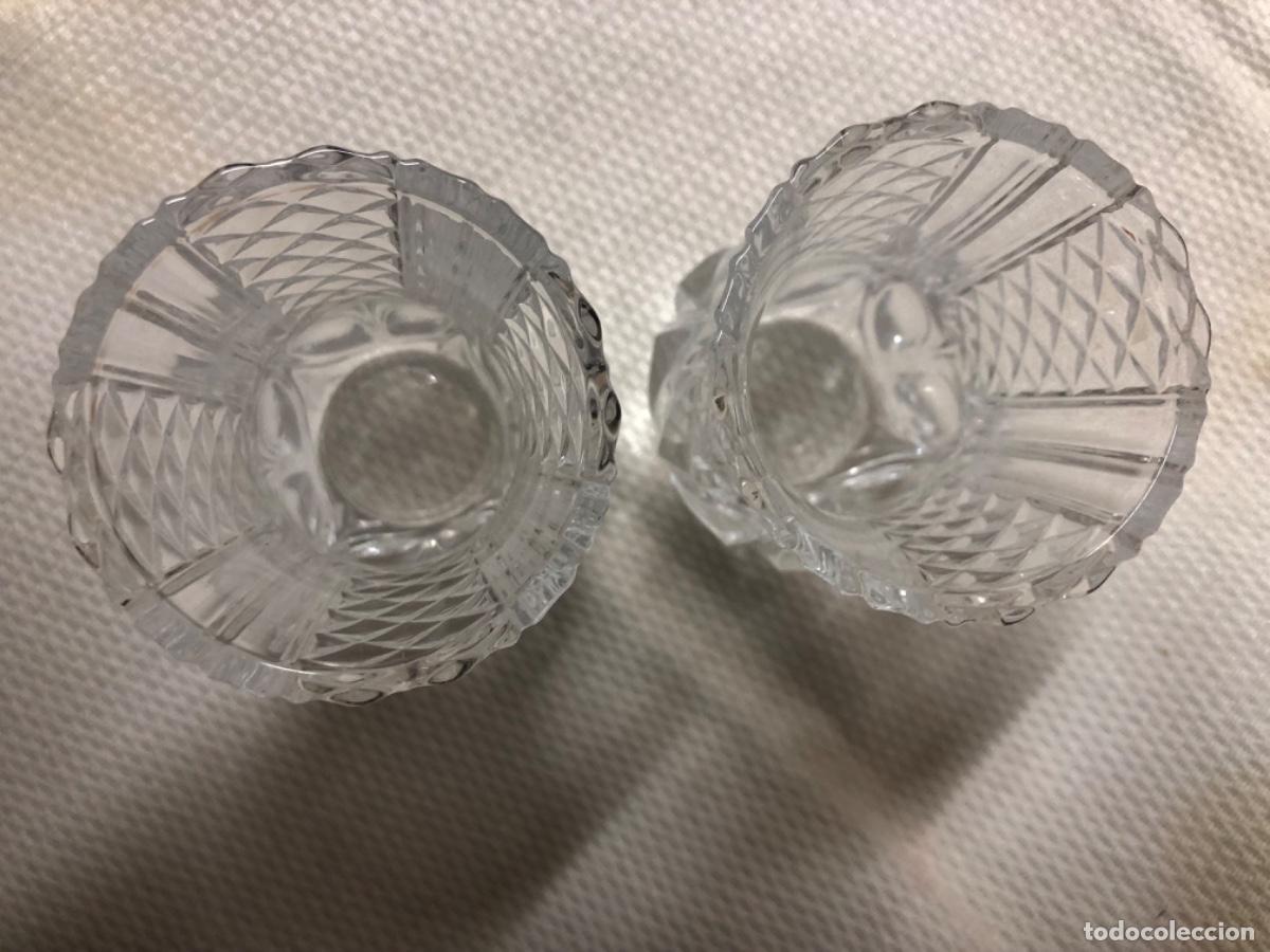 Antig&uuml;edades: PAREJA DE VASITOS EN CRISTAL TALLADO - Foto 4