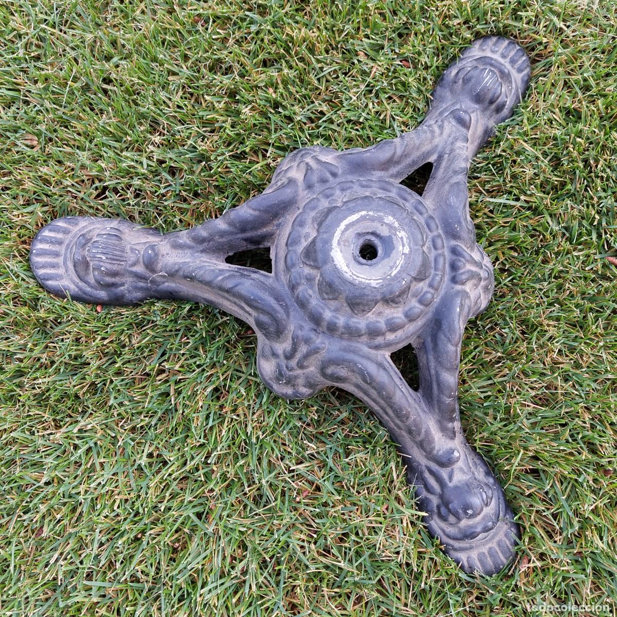 Antig&uuml;edades: Antigua pata de mesa aluminio fundido - Foto 1