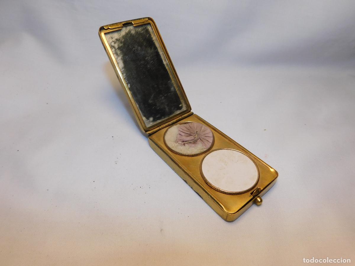 Antig&uuml;edades: Polvera de bronce - Foto 1