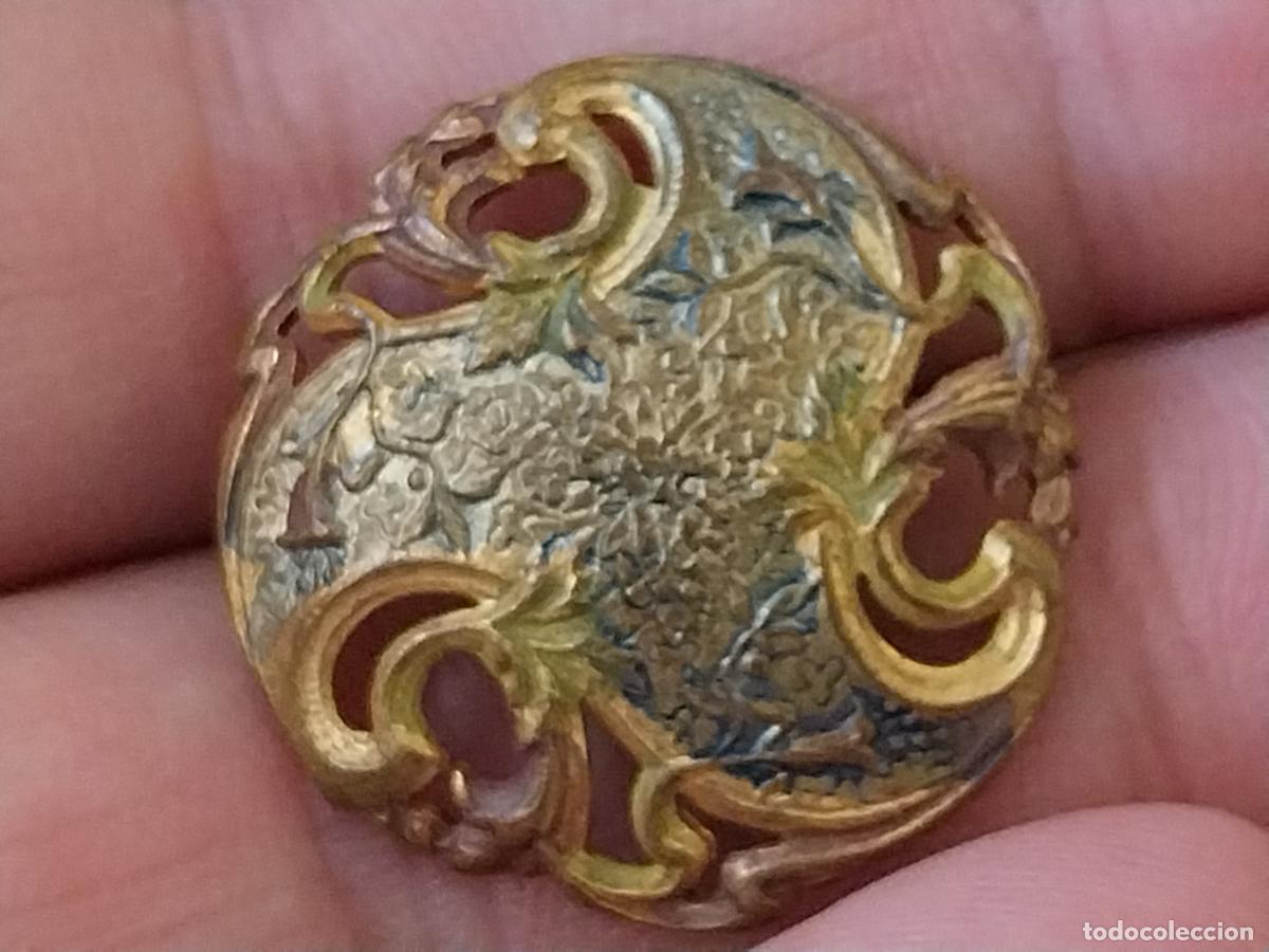 Antig&uuml;edades: BOTON ART DECO MODERNISTA NATURALISTA METAL DORADO LIGERO 2,5CM
