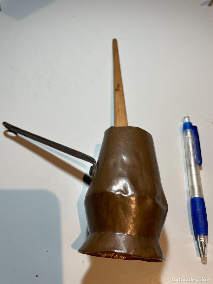 Antig&uuml;edades: Chocolatera de cobre del siglo XIX - Foto 1