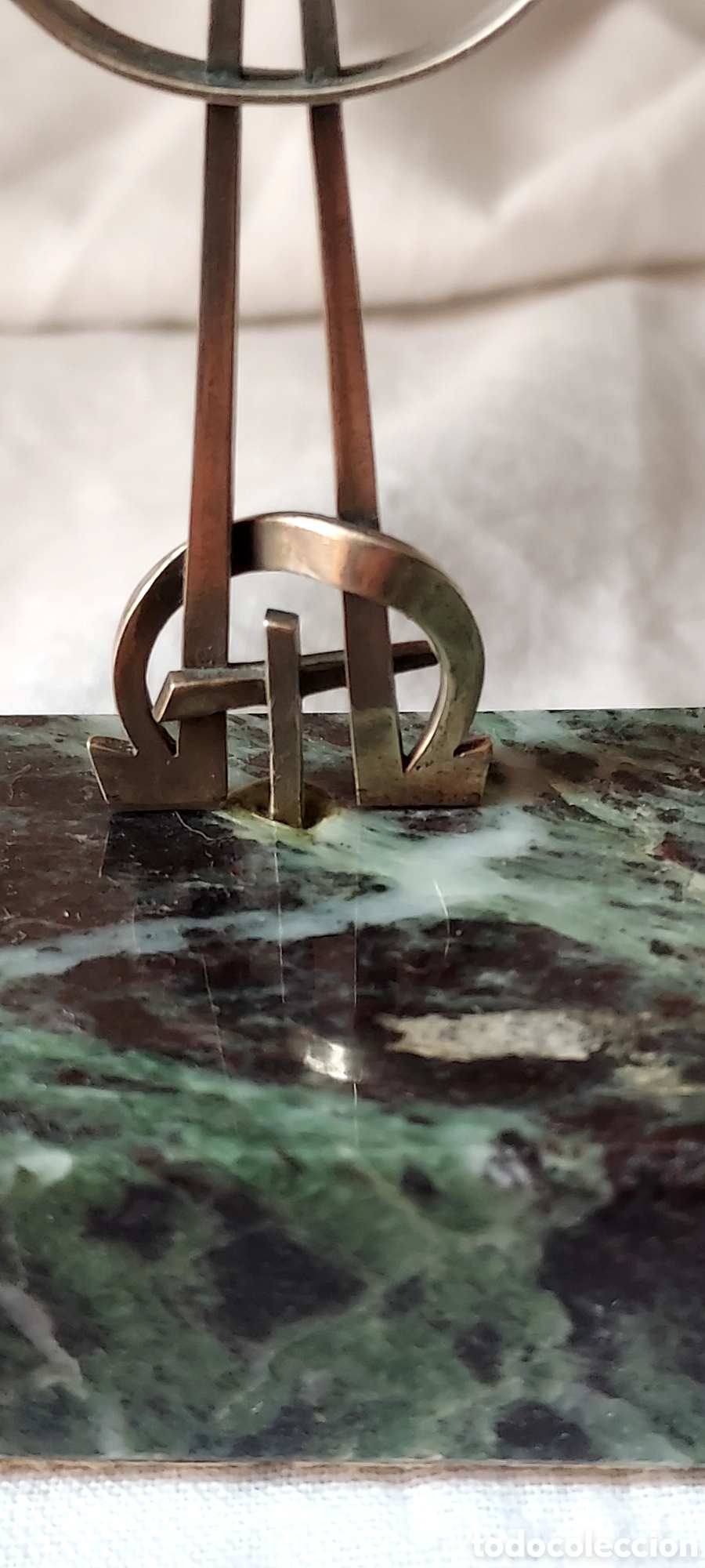 Antig&uuml;edades: CURIOSA CRUZ DE PLATA SOBRE BASE DE MARMOL - Foto 5
