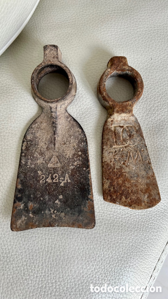 Antig&uuml;edades: LOTE DE 2 AZADAS ANTIGUAS - Foto 1